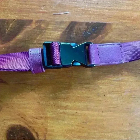 SERRA Cranberry NEOPRENE Convertible Wristlet Waist/Sling Bag Handbag New W/Tags - Picture 2 of 10